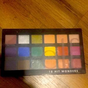 COPY - BN e.l.f 18 Hit Wonders Eyeshadow Palette